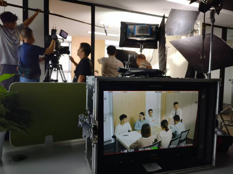 黎川县TVC拍摄公司：科技产品视觉化大师，诠释未来感与功能美学